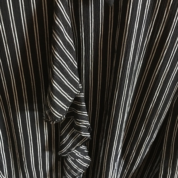 Anne Klein silk shirt. - Picture 2 of 4